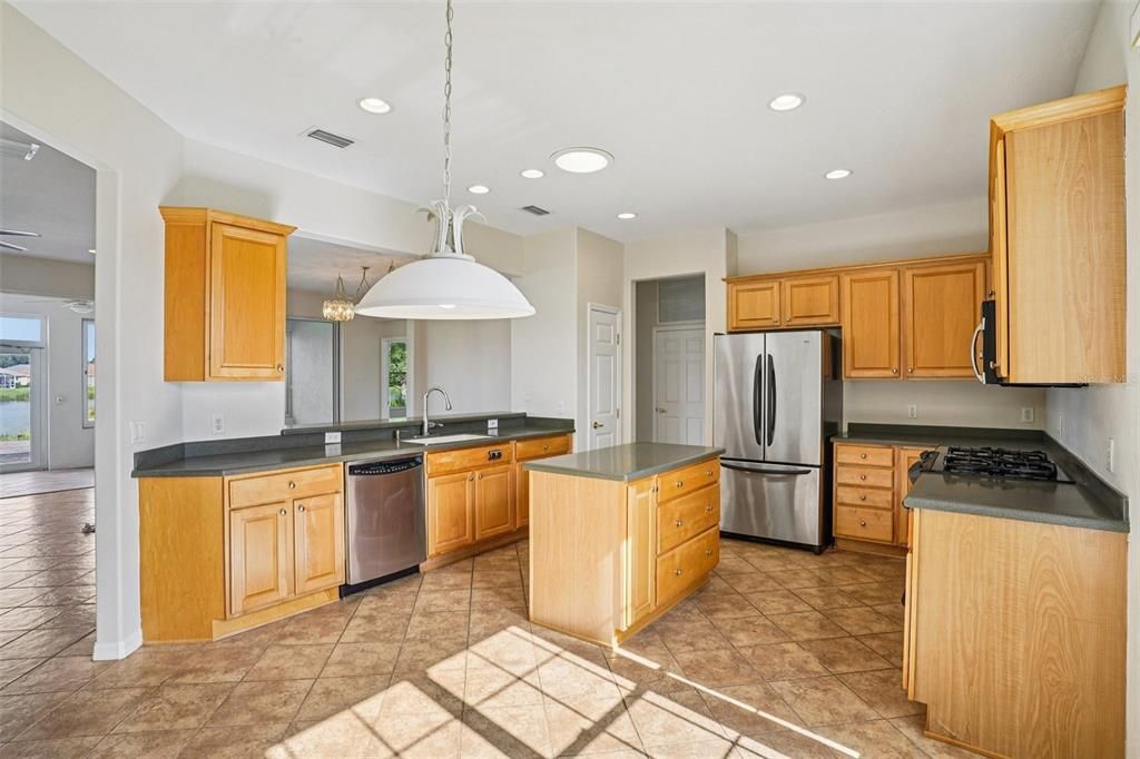 For Sale: $430,000 (2 beds, 2 baths, 1870 Square Feet)