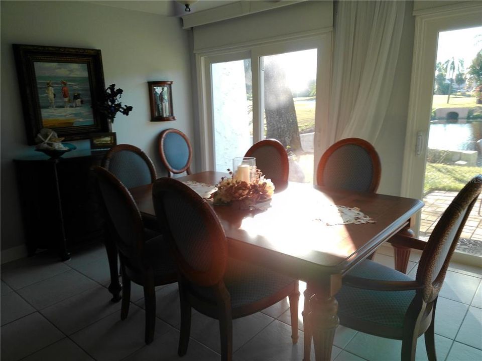 合同活跃: $349,000 (3 贝兹, 2 浴室, 1950 平方英尺)