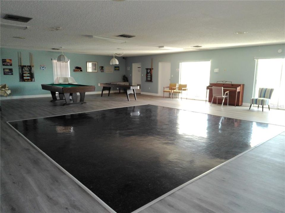 合同活跃: $349,000 (3 贝兹, 2 浴室, 1950 平方英尺)