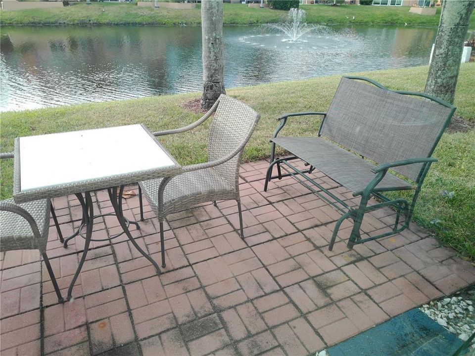 合同活跃: $349,000 (3 贝兹, 2 浴室, 1950 平方英尺)