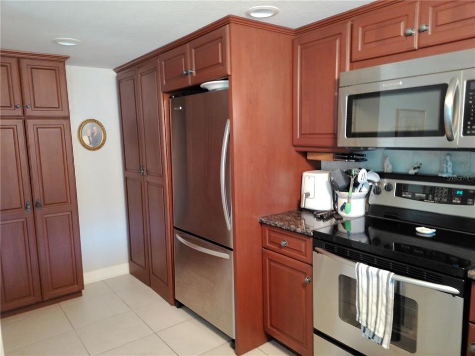 合同活跃: $349,000 (3 贝兹, 2 浴室, 1950 平方英尺)