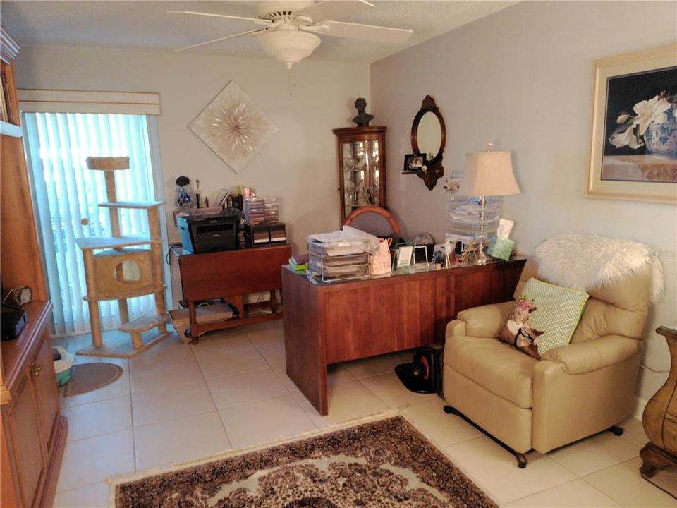 合同活跃: $349,000 (3 贝兹, 2 浴室, 1950 平方英尺)