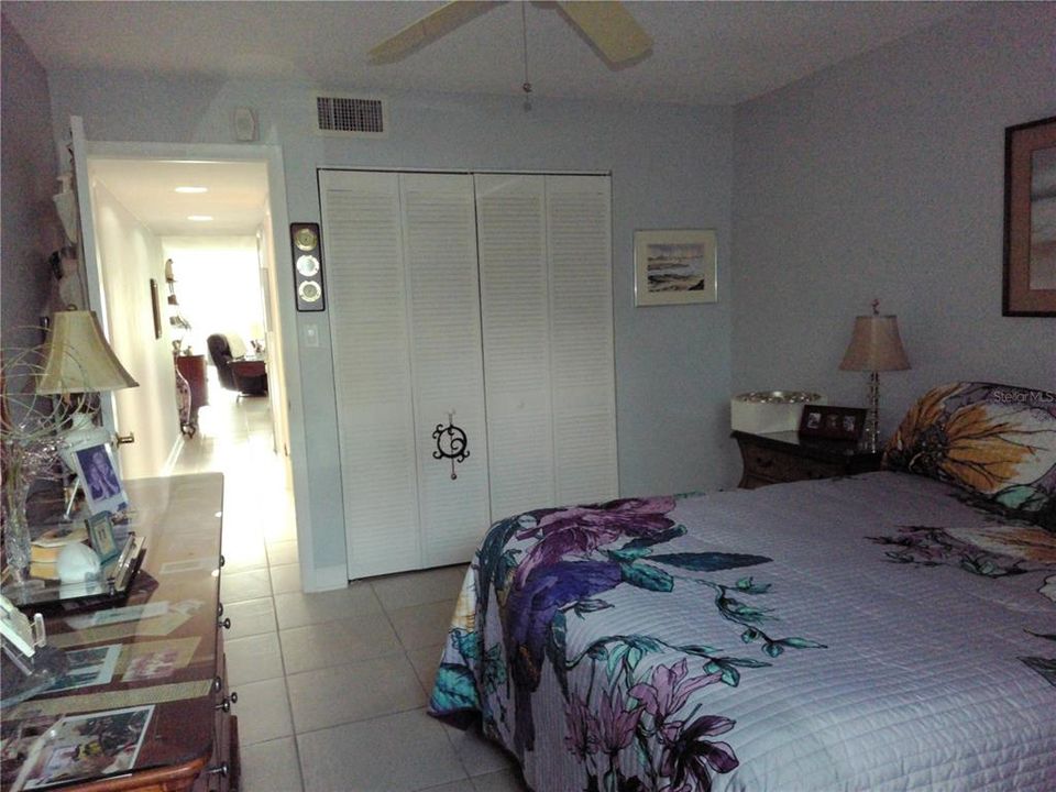 合同活跃: $349,000 (3 贝兹, 2 浴室, 1950 平方英尺)