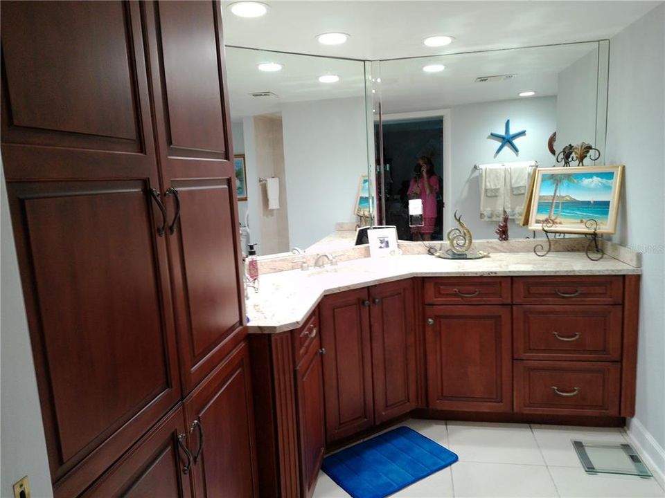 合同活跃: $349,000 (3 贝兹, 2 浴室, 1950 平方英尺)