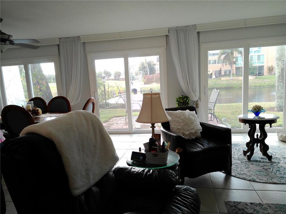 合同活跃: $349,000 (3 贝兹, 2 浴室, 1950 平方英尺)