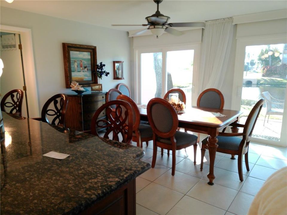 合同活跃: $349,000 (3 贝兹, 2 浴室, 1950 平方英尺)