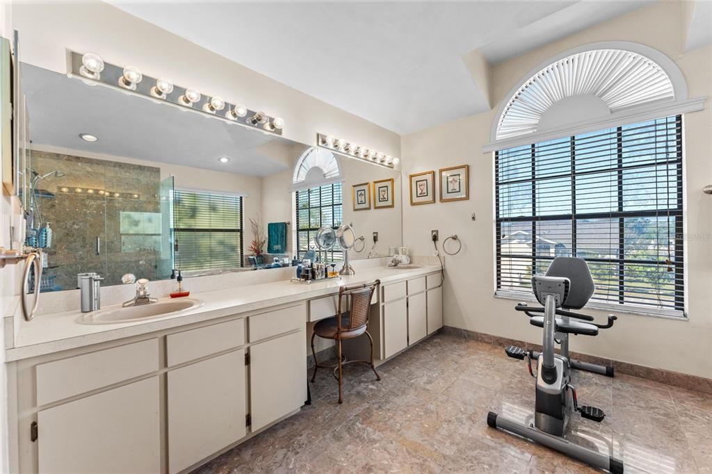 待售: $780,000 (4 贝兹, 2 浴室, 3219 平方英尺)