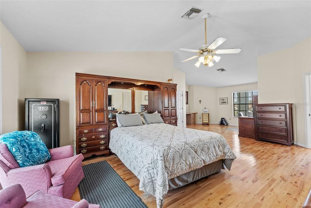 待售: $780,000 (4 贝兹, 2 浴室, 3219 平方英尺)