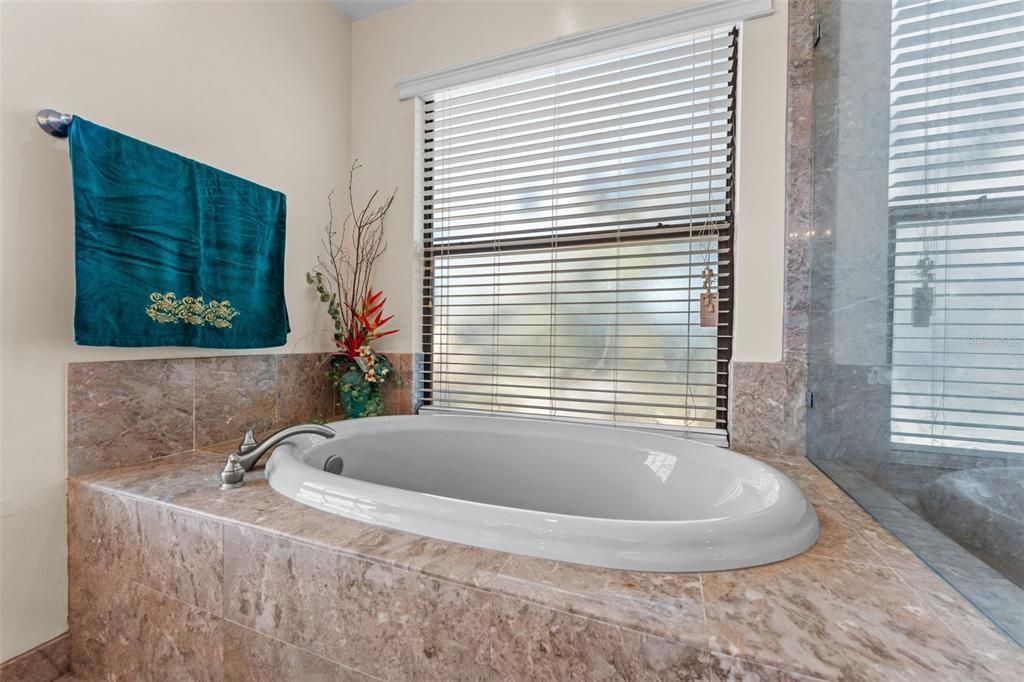 待售: $780,000 (4 贝兹, 2 浴室, 3219 平方英尺)