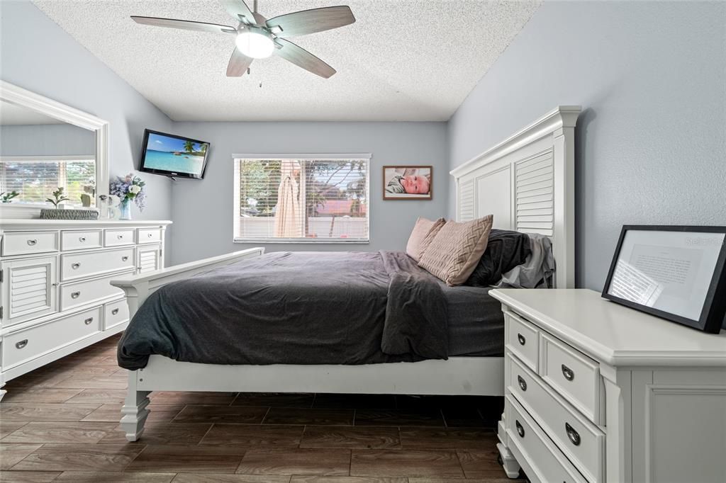 Active With Contract: $320,000 (3 beds, 2 baths, 1450 Square Feet)