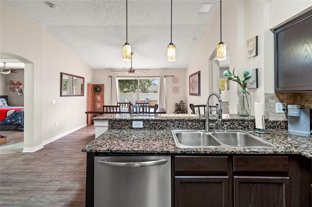 Active With Contract: $320,000 (3 beds, 2 baths, 1450 Square Feet)