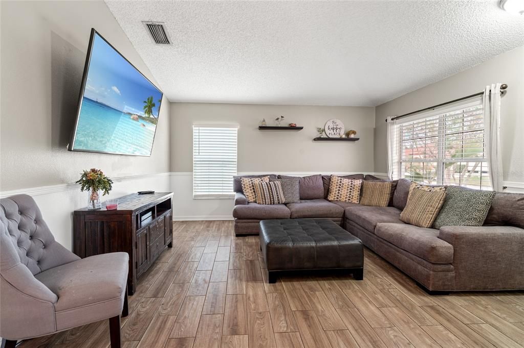 Active With Contract: $320,000 (3 beds, 2 baths, 1450 Square Feet)