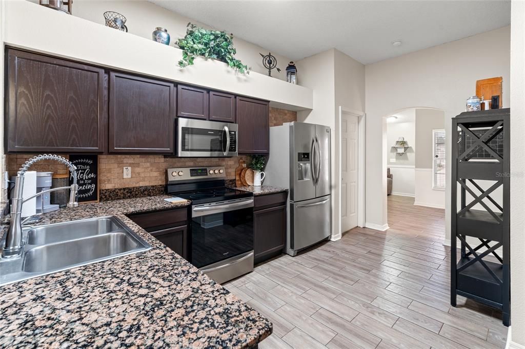 Active With Contract: $320,000 (3 beds, 2 baths, 1450 Square Feet)