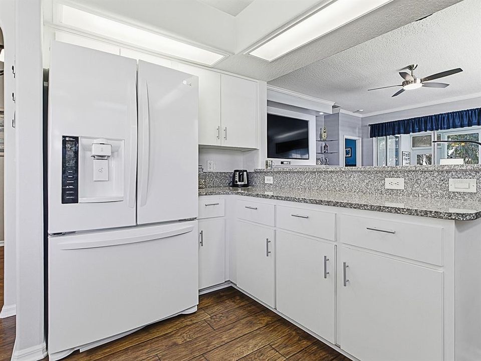 На продажу: $329,000 (2 спален, 2 ванн, 1452 Квадратных фут)