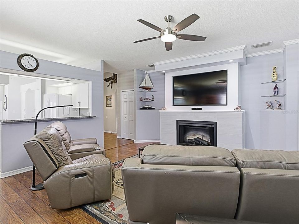 На продажу: $329,000 (2 спален, 2 ванн, 1452 Квадратных фут)