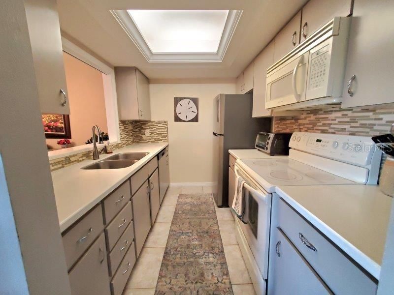 For Rent: $2,100 (2 beds, 2 baths, 1447 Square Feet)