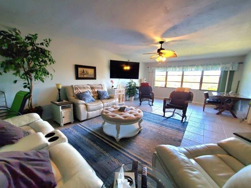 For Rent: $2,100 (2 beds, 2 baths, 1447 Square Feet)