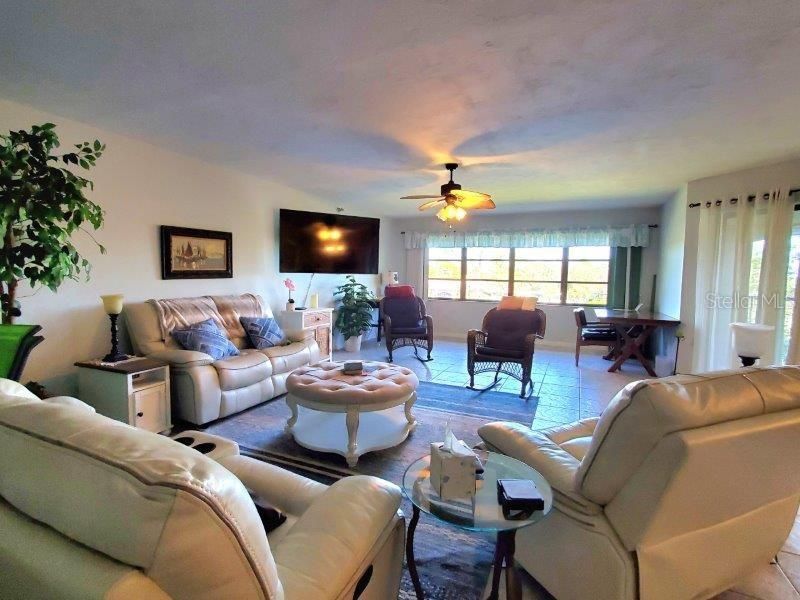 For Rent: $2,100 (2 beds, 2 baths, 1447 Square Feet)