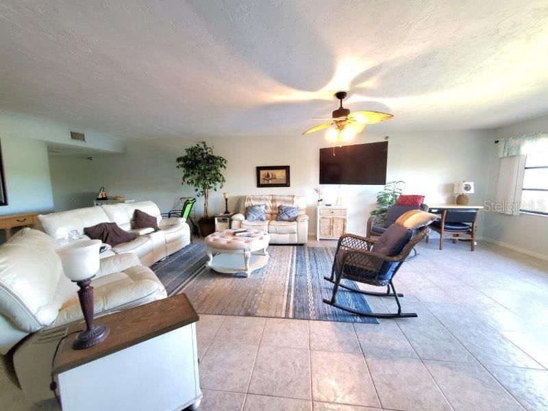 For Rent: $2,100 (2 beds, 2 baths, 1447 Square Feet)