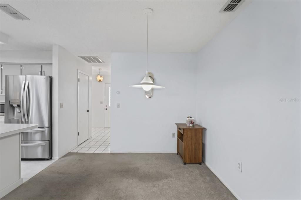 合同活跃: $259,000 (2 贝兹, 2 浴室, 1598 平方英尺)