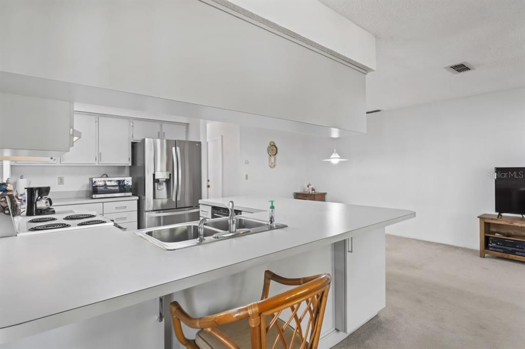 合同活跃: $259,000 (2 贝兹, 2 浴室, 1598 平方英尺)