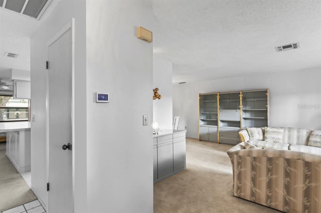 合同活跃: $259,000 (2 贝兹, 2 浴室, 1598 平方英尺)