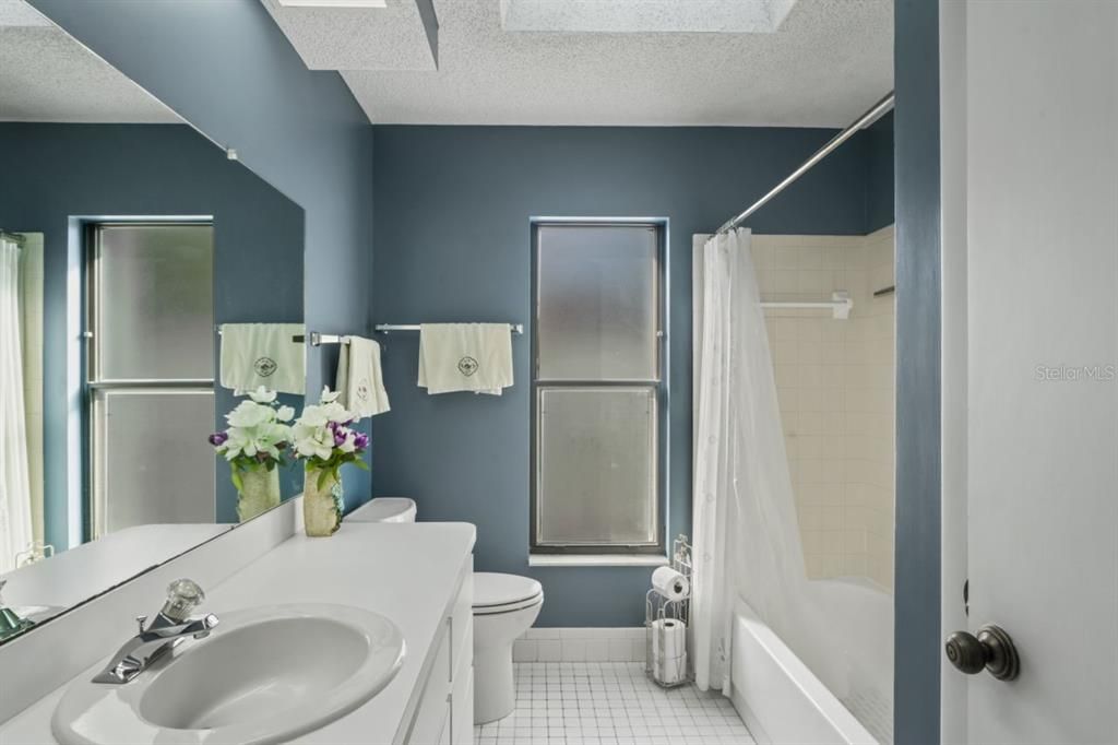 合同活跃: $259,000 (2 贝兹, 2 浴室, 1598 平方英尺)