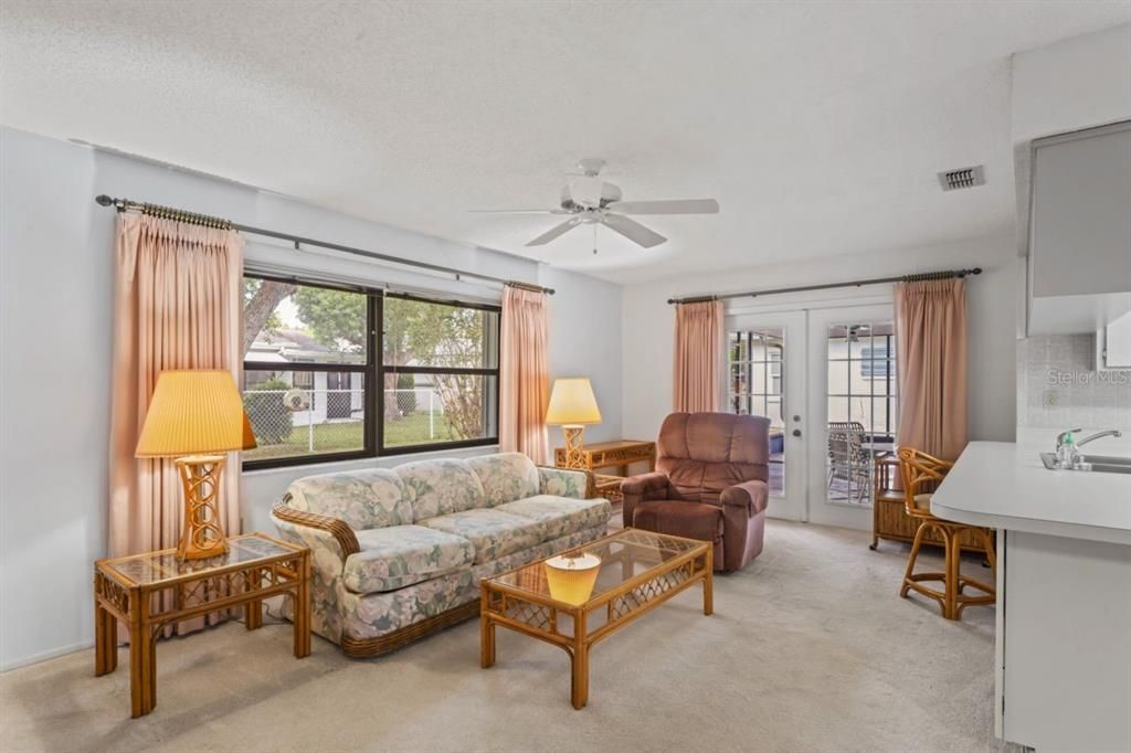 合同活跃: $259,000 (2 贝兹, 2 浴室, 1598 平方英尺)