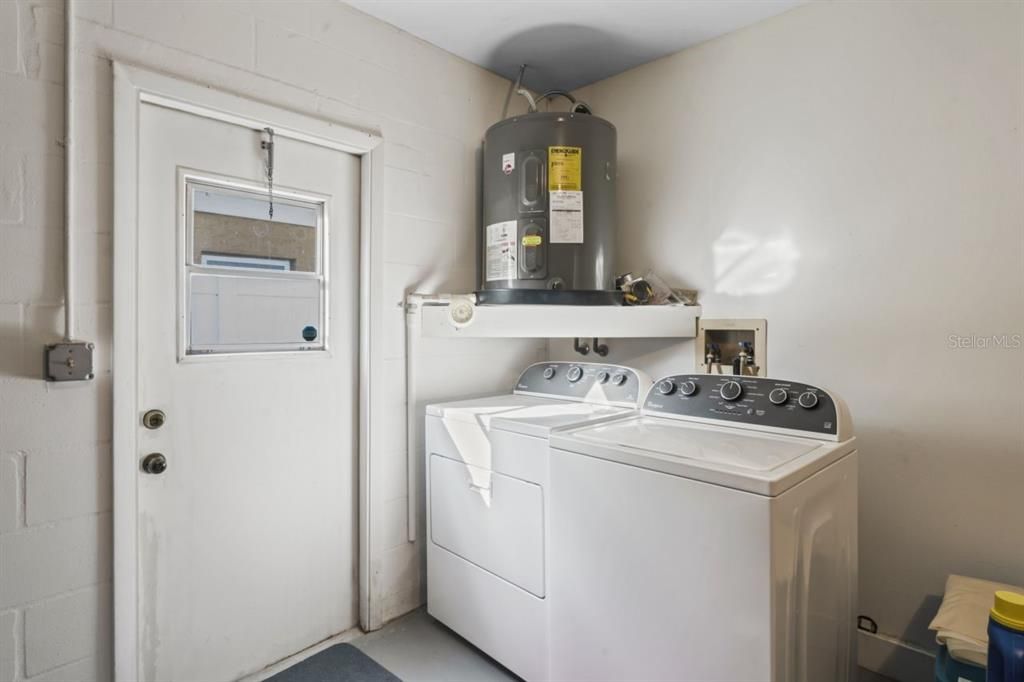 合同活跃: $259,000 (2 贝兹, 2 浴室, 1598 平方英尺)