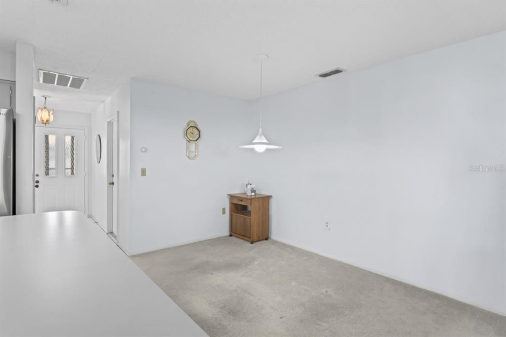 合同活跃: $259,000 (2 贝兹, 2 浴室, 1598 平方英尺)