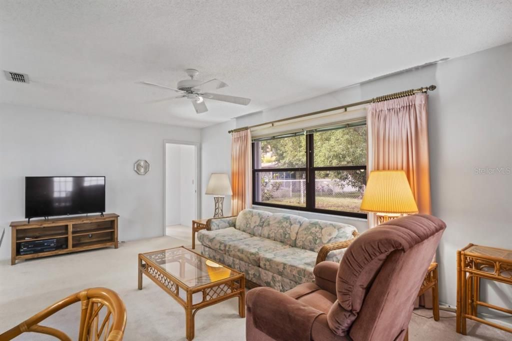 合同活跃: $259,000 (2 贝兹, 2 浴室, 1598 平方英尺)