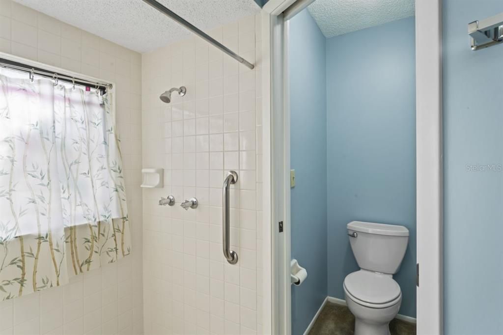 合同活跃: $259,000 (2 贝兹, 2 浴室, 1598 平方英尺)