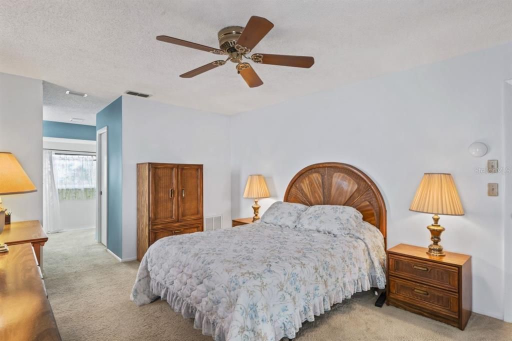 合同活跃: $259,000 (2 贝兹, 2 浴室, 1598 平方英尺)