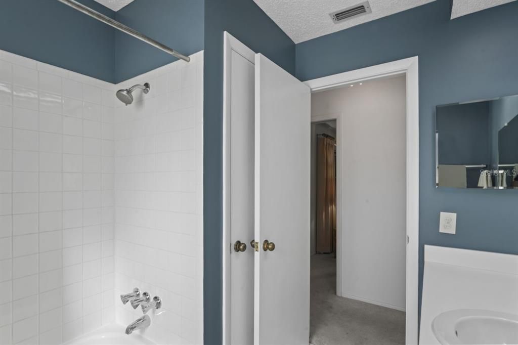 合同活跃: $259,000 (2 贝兹, 2 浴室, 1598 平方英尺)