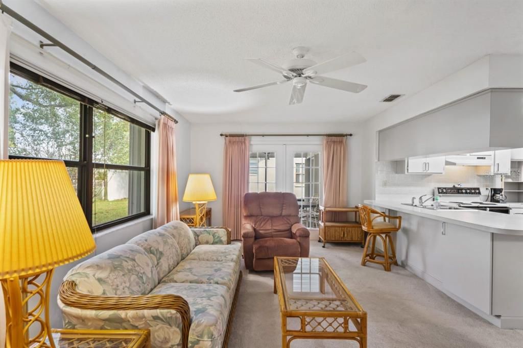 合同活跃: $259,000 (2 贝兹, 2 浴室, 1598 平方英尺)