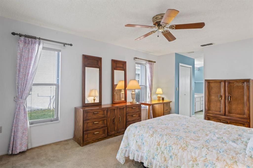 合同活跃: $259,000 (2 贝兹, 2 浴室, 1598 平方英尺)