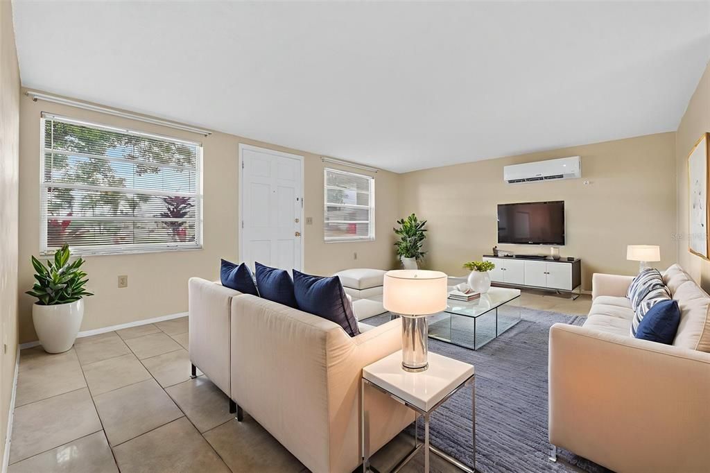 待售: $235,000 (2 贝兹, 1 浴室, 1236 平方英尺)