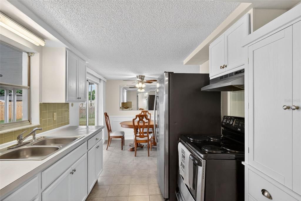 待售: $235,000 (2 贝兹, 1 浴室, 1236 平方英尺)