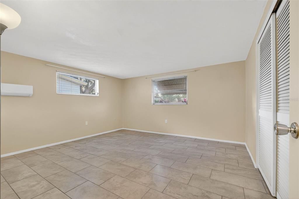 待售: $235,000 (2 贝兹, 1 浴室, 1236 平方英尺)