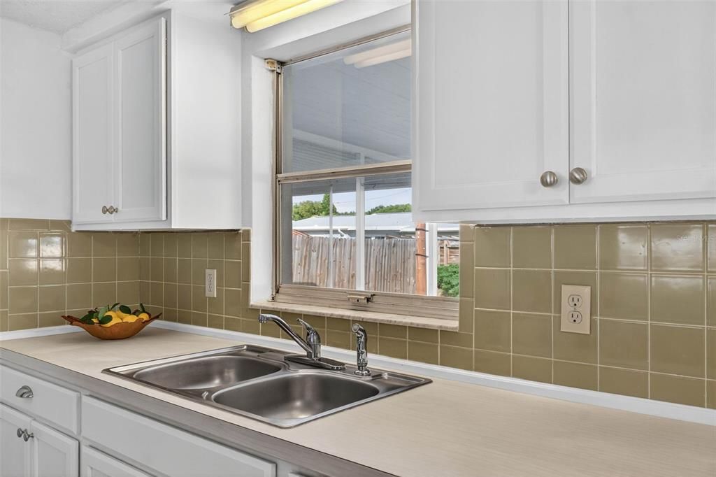 待售: $235,000 (2 贝兹, 1 浴室, 1236 平方英尺)