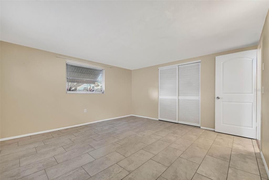 待售: $235,000 (2 贝兹, 1 浴室, 1236 平方英尺)