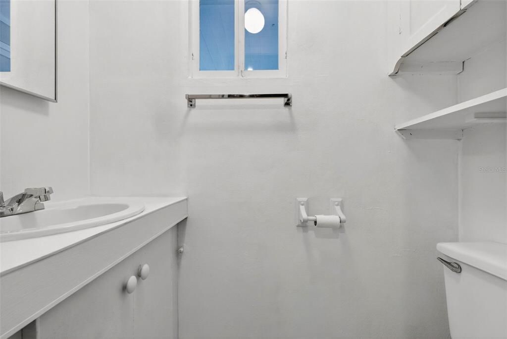 待售: $235,000 (2 贝兹, 1 浴室, 1236 平方英尺)