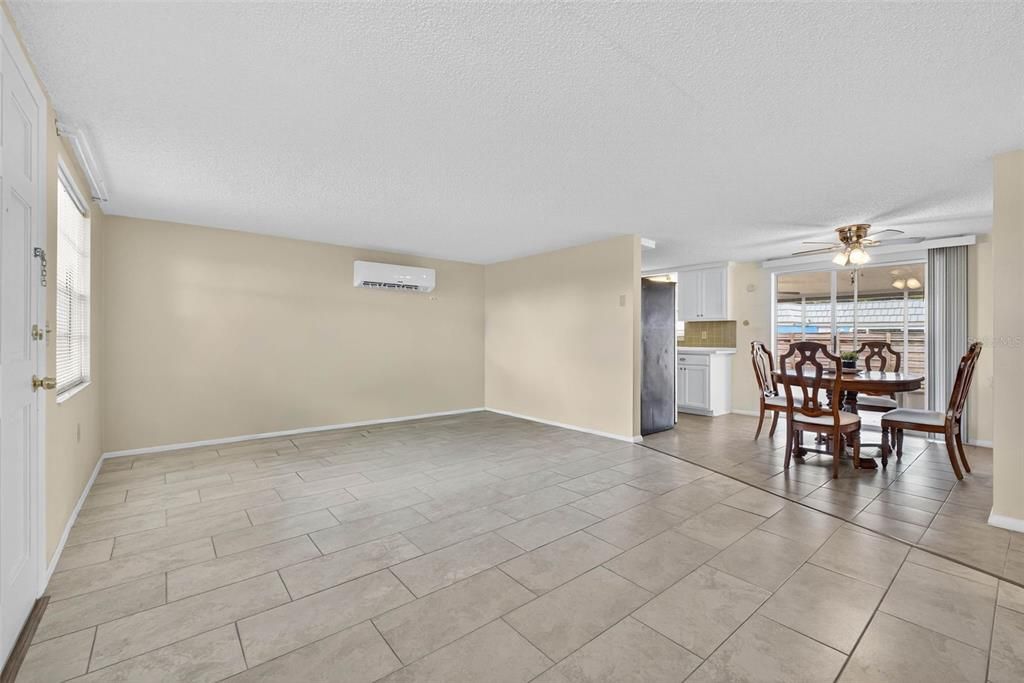 待售: $235,000 (2 贝兹, 1 浴室, 1236 平方英尺)