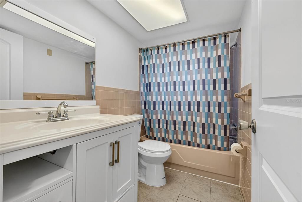 待售: $235,000 (2 贝兹, 1 浴室, 1236 平方英尺)