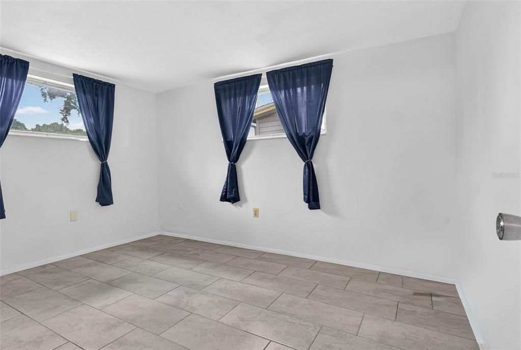 待售: $235,000 (2 贝兹, 1 浴室, 1236 平方英尺)