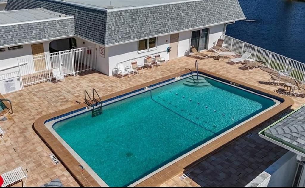 待售: $175,000 (2 贝兹, 2 浴室, 1095 平方英尺)