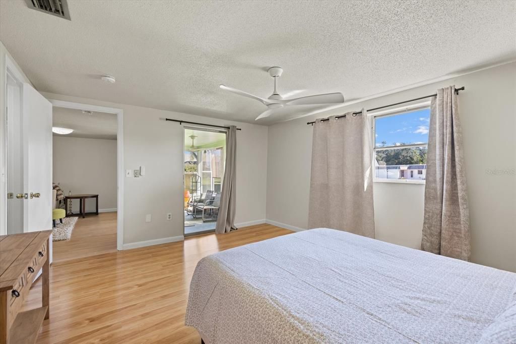 待售: $175,000 (2 贝兹, 2 浴室, 1095 平方英尺)