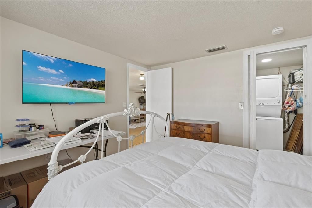 待售: $175,000 (2 贝兹, 2 浴室, 1095 平方英尺)