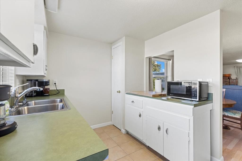 待售: $175,000 (2 贝兹, 2 浴室, 1095 平方英尺)