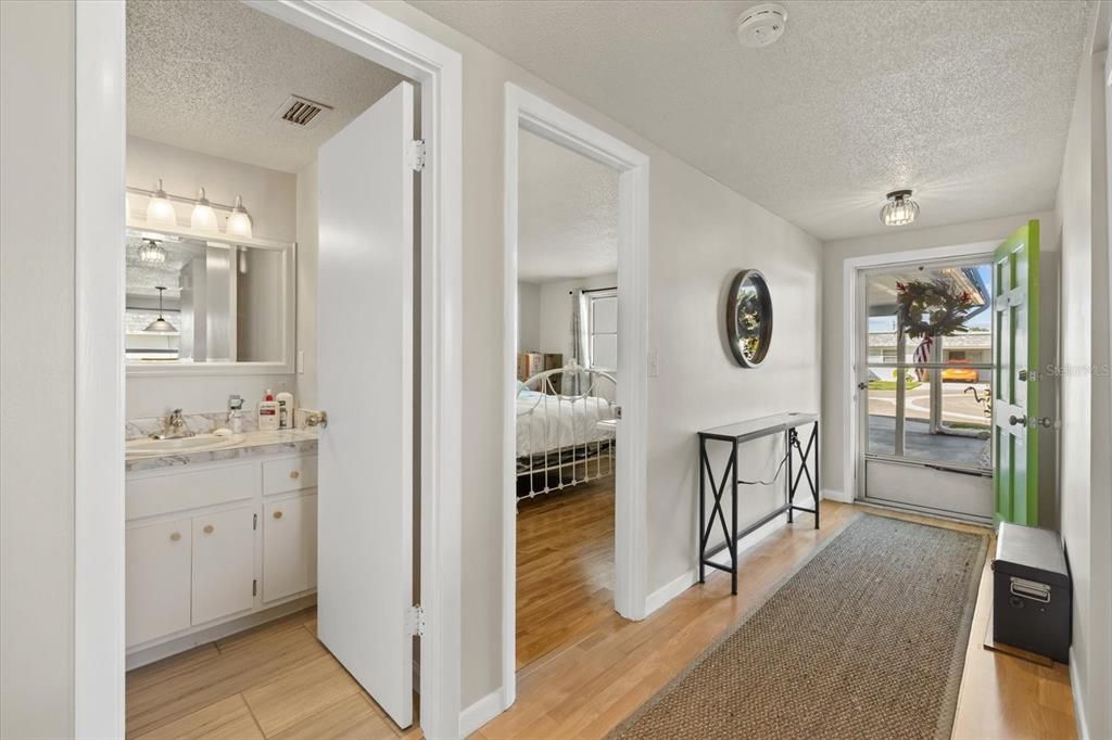 待售: $175,000 (2 贝兹, 2 浴室, 1095 平方英尺)